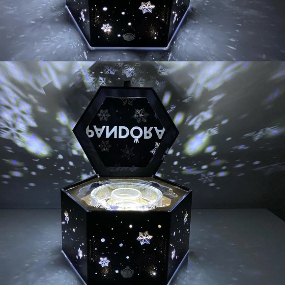 Pandora Christmas Gift Jewelry Box - Picture 4 of 16